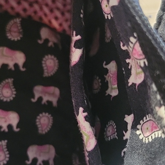 Vera Bradley black and pink elephant print purse. This is a medium-sized purse. - Picture 10 of 10